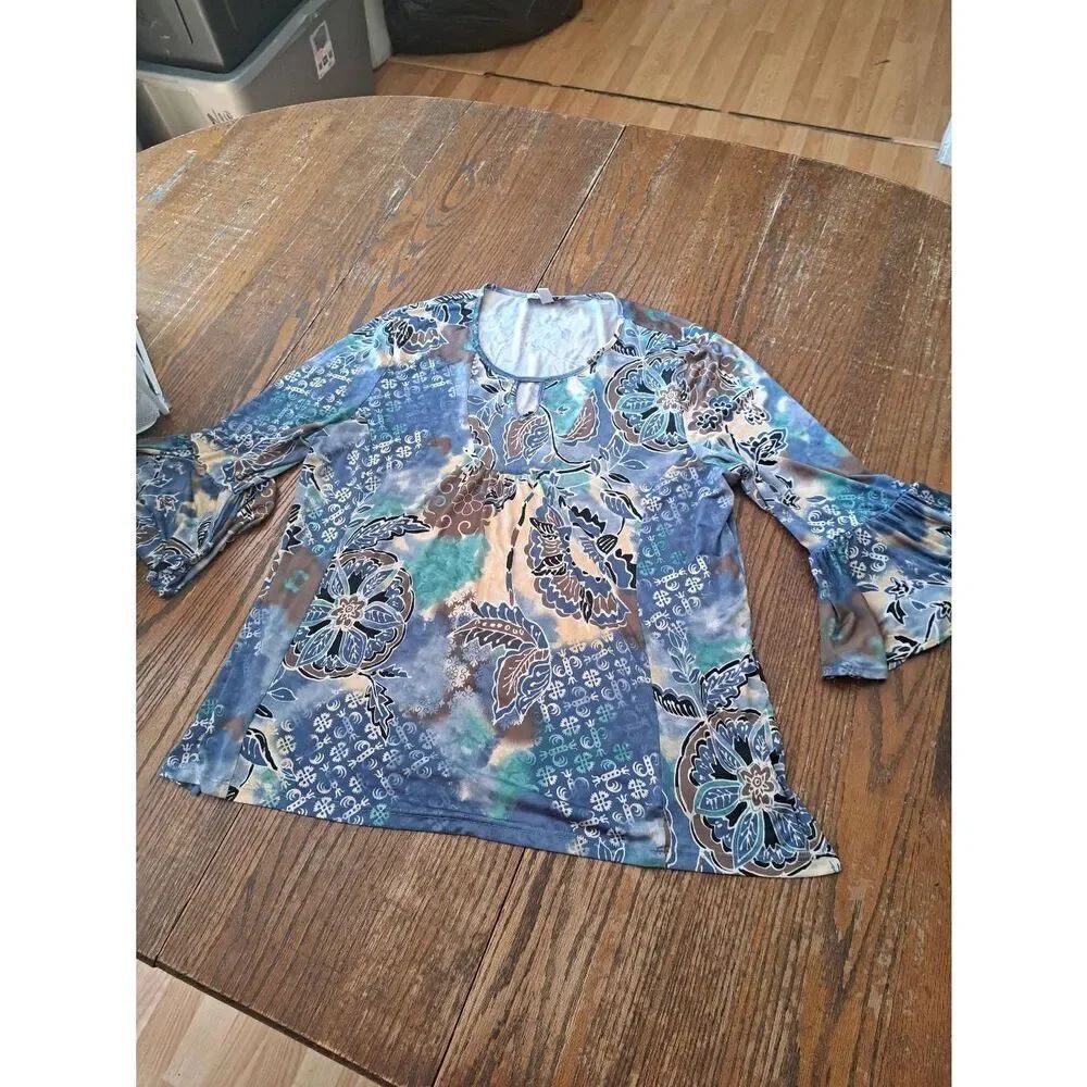 Large Southern Lady Round Keyhole Neck 3/4 Sleeve Ruffle Sleeve Pullover Shirt